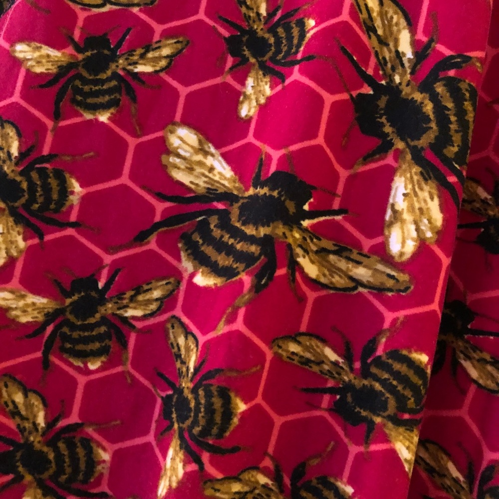 LulaRoe Bee 🐝 Leggings - Tall & Curvy